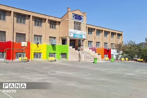 مهرپرمهر؛ در دبیرستان‌های خامنه و نیایش 