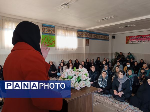 برگزاری جلسه آموزش خانواده در دبیرستان دخترانه نور اردبیل