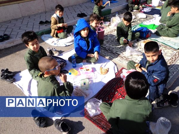 دورهمی «صبحانه سالم»  در دبستان شهدای غزه قم