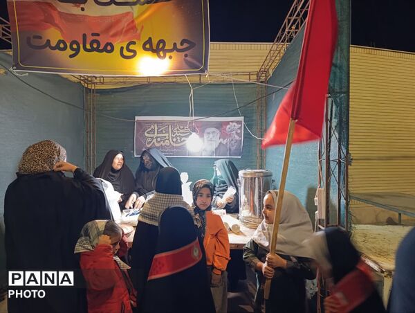 میزبانیِ موکب امام خامنه‌ای توسط دانش‌آموزان پیشتاز خدیجه کبری مهردشت ابرکوه