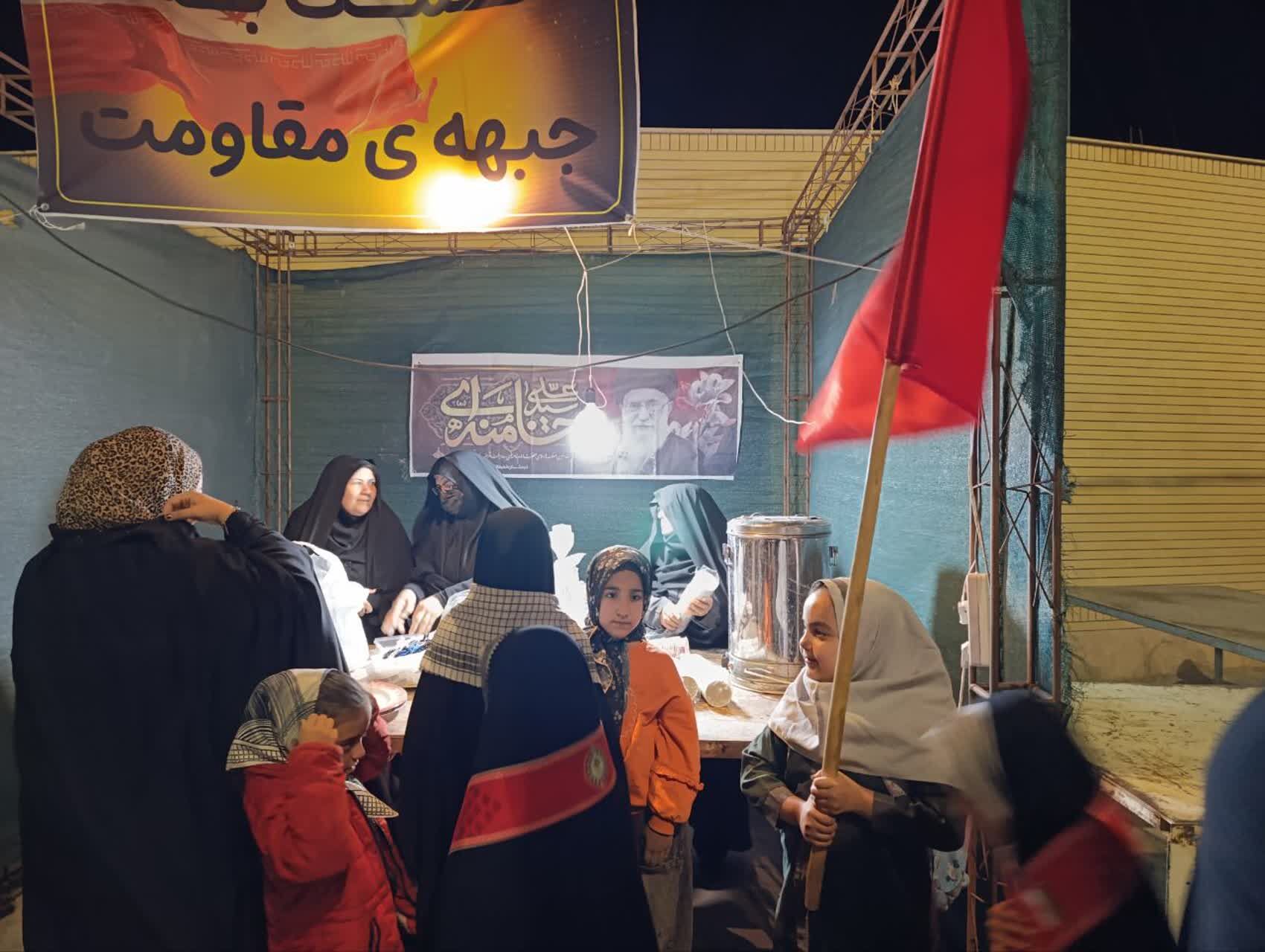 میزبانیِ موکب امام خامنه‌ای توسط دانش‌آموزان پیشتاز خدیجه کبری مهردشت ابرکوه