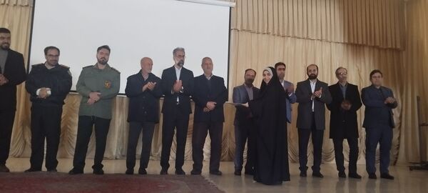 آیین تجلیل از نخبگان قرآنی و فرهنگی و هنری آموزش و پرورش مرند