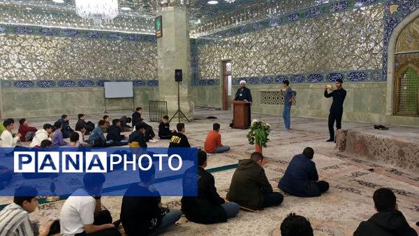 آیین جشن تکلیف دانش‌آموزان دبیرستان شهید غفاری قم