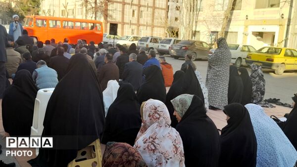  اقامه نماز باشکوه عید فطر در مسجد قائم‌المهدی جاهدشهر