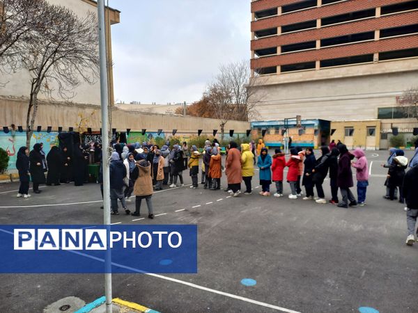 برپایی چایخانه حضرت فاطمه(س) در دبیرستان امجدی یک