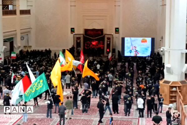 نوجوانان عاشورایی در حرم شاهچراغ(ع) - 1