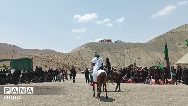مراسم نمادین تعزیه خوانی در روز عاشورای حسینی در شهر بار نیشابور