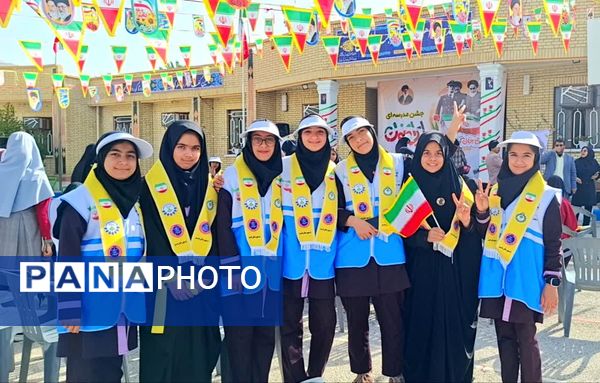 وقتی مدرسه صحنه انقلاب شد؛ زنگی که با سرود و افتخار نواخته شد