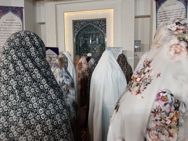 مراسم اعتکاف دانش‌آموزی در مسجد ۷۲ تن