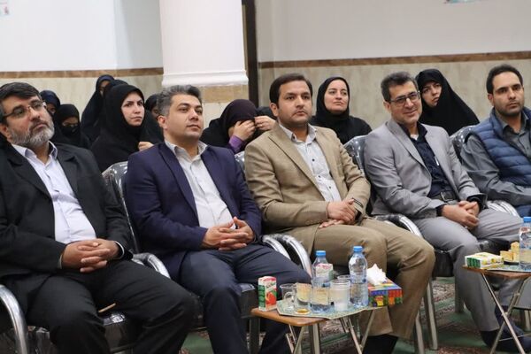 رونمایی از پوستر نخستین جشنواره داستان‌نویسی روستا در روستای گردکوه شهرستان مهریز 