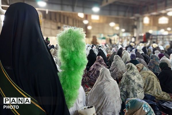 حضور پرشور فرهنگیان و دانش‌آموزان در مصلی نسیم شهر