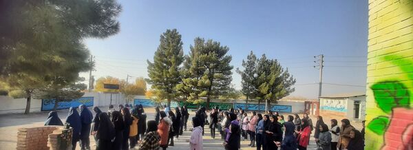 صبحگاه دبیرستان دخترانه دوره اول پروین اعتصامی  روستای انداد