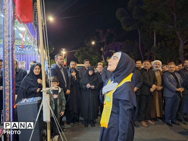 تجمع شبانه فرهنگیان و دانش‌آموزان تبریز با حضور معاون وزیر