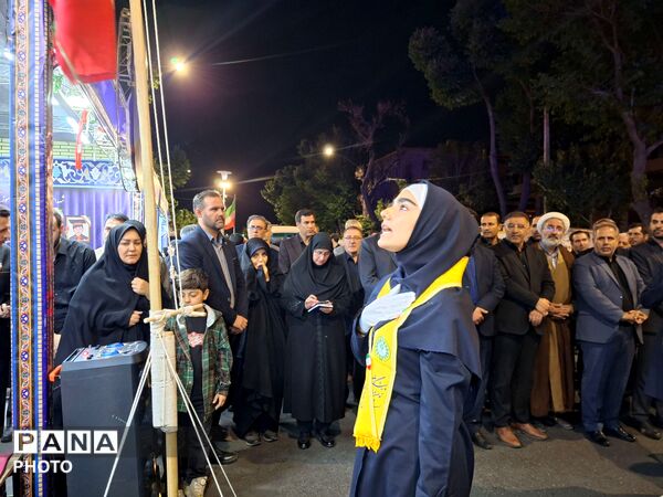 تجمع شبانه فرهنگیان و دانش‌آموزان تبریز با حضور معاون وزیر