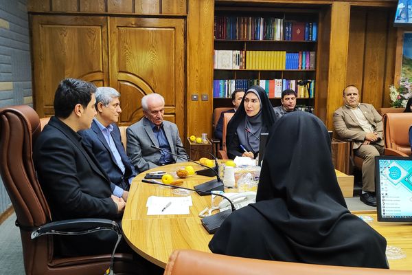 دیدار صمیمی استاندار کردستان با جمعی از دختران نخبه استان