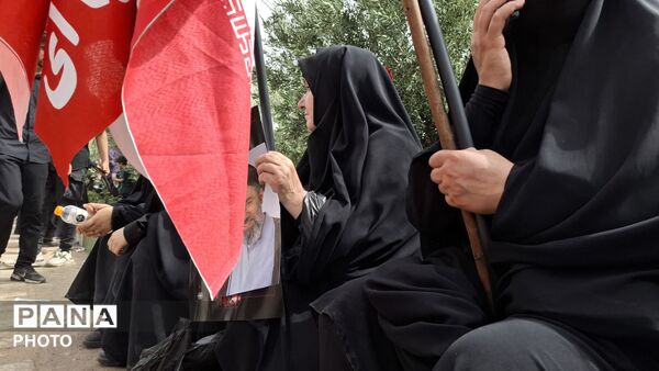 وداع پرشور نوجوانان با آقای شهید ایران 