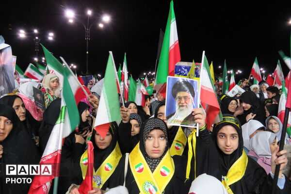 تجدید پیمان فرهنگیان و دانش‌آموزان با شهدای مسیر حق
