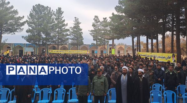  غبارروبی مزار شهدا در نیشابور 