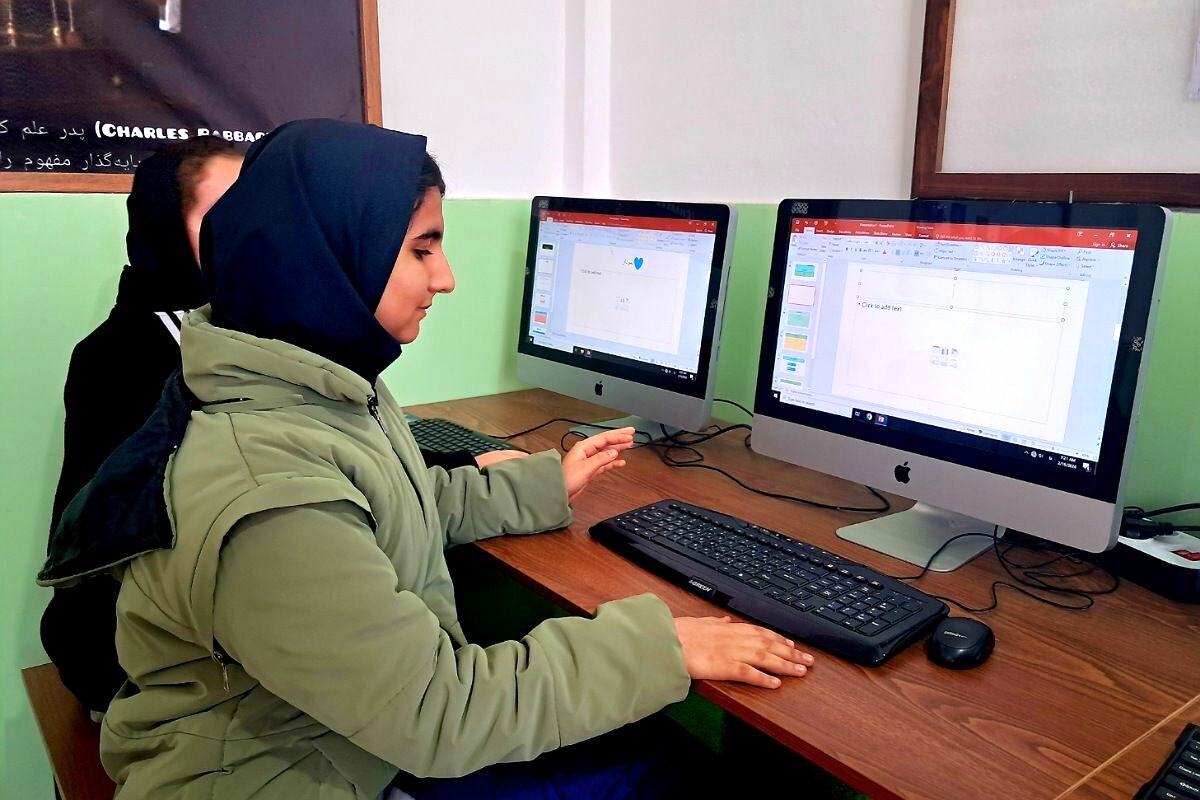 تحلیل نظریات دانش‌آموزان از افتتاح سایت رایانه در مدرسه؛ صعود بشریت با هوش مصنوعی