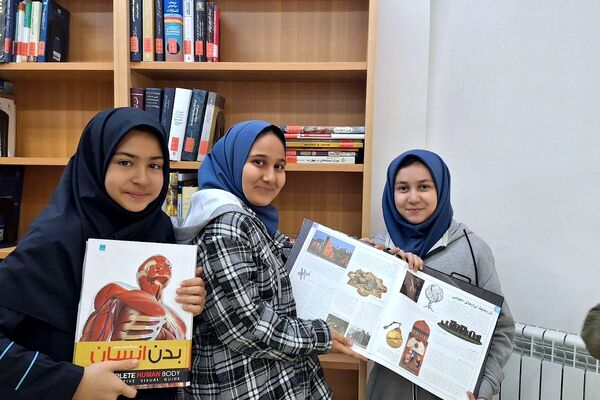  بازدید مدرسه نرگس پردیس از کتابخانه شیخ بهایی