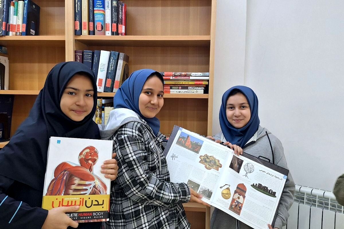  بازدید مدرسه نرگس پردیس از کتابخانه شیخ بهایی