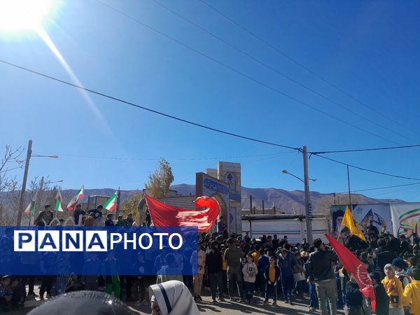 حضور پرشور و حماسه‌آفرین دانش‌آموزان نسر در راهپیمایی یوم‌الله ۱۳ آبان