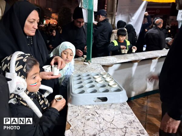 خدمات رسانی موکب ها در بلوار فضل نیشابور
