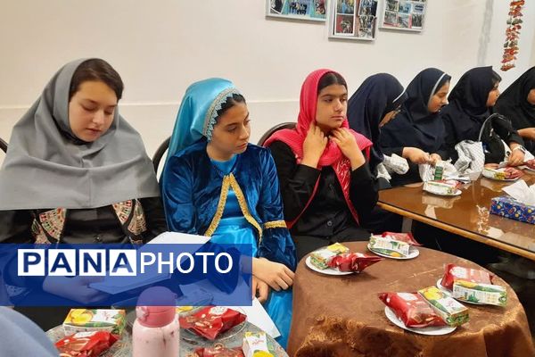 برپایی نشست ادبی به مناسبت بزرگداشت روز معلم و سعدی شیرازی