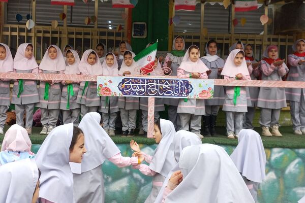 جشن نیمه شعبان و فجر با شور پیشتازان در مدرسه شهید جواد سرافراز