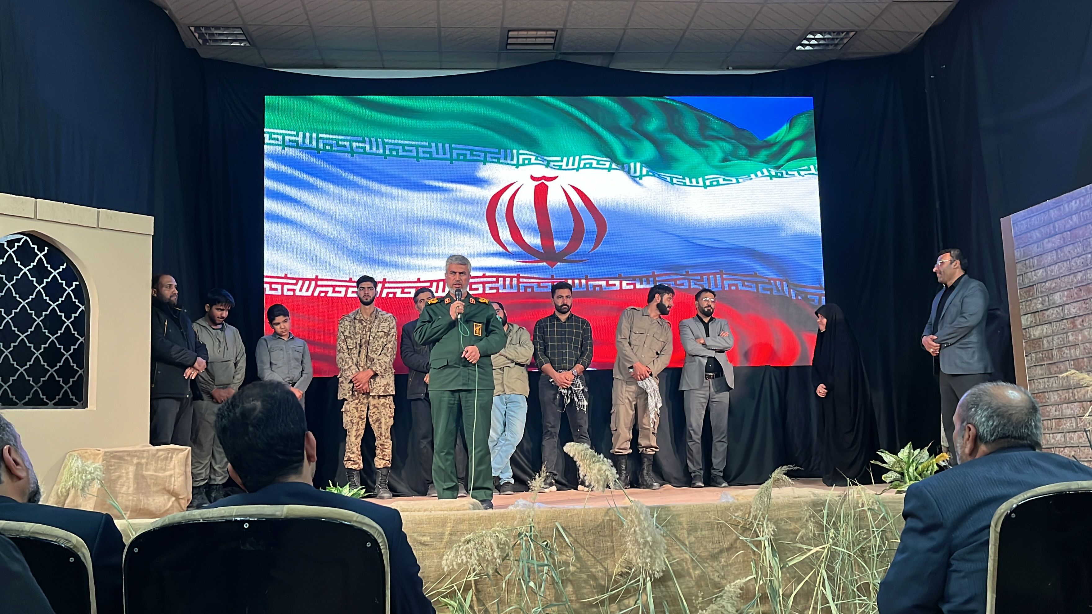 انگیزه من اَدای دِین به نسلی بود که با ایثارشان امنیت و آرامش امروز ما را رقم زدند