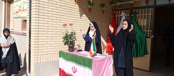 جشن دهه فجر در مدرسه شهید معتمدی