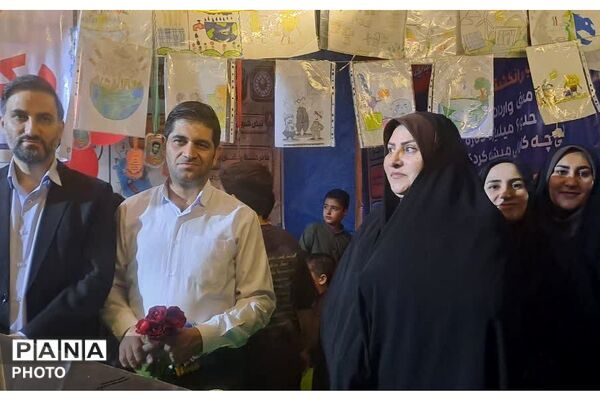  بازدید رئیس سازمان دانش‌آموزی شهرستانهای استان تهران از غرفه «با انرژی‌ها» در منطقه کهریزک