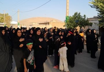 رخت سیاه بر تن کوهنانی