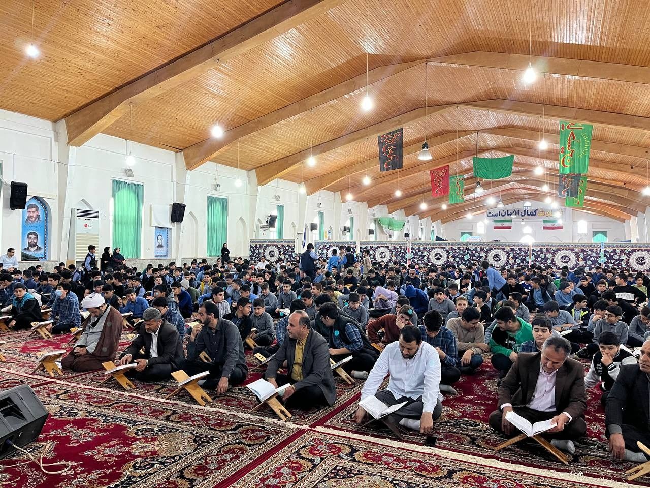 تلاوت آیات نور بخش قرآن در ایام بهار قرآن 