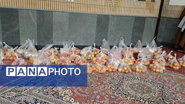توزیع ۱۳۰ بسته یلدایی به همت خیران و معتمدان شهر بین نیازمندان
