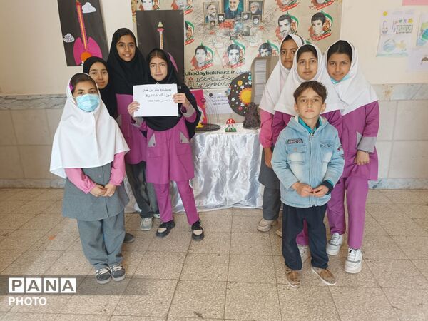 نمایشگاه خلاقیت کودکان مدرسه‌ شهید خدادادی