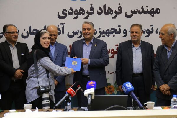 نشست خبری مدیرکل نوسازی، توسعه و تجهیز مدارس آذربایجان شرقی