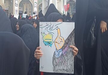 اجتماع حماسی  بانوان مشهدالرضا(ع) با شعار «یک ایران، زینب» در حرم مطهر رضوی