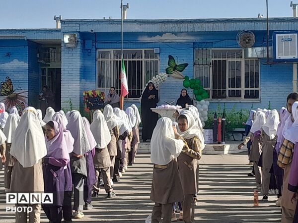 جشن آغاز سال تحصیلی در دبستان دخترانه  شهید محمد حسین الیشه 