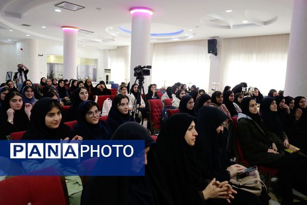 آیین تجلیل از برگزیدگان جشنواره‌های فرهنگی و هنری شمال‌غرب کشور در تبریز