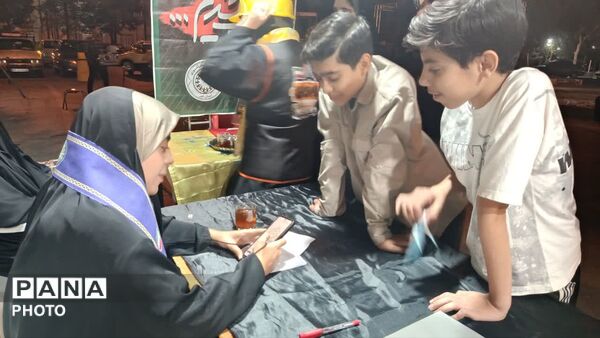 بازدید مشاور وزیر در امور تشکل‌های دانش‌آموزی از موکب «باانرژی ها» در قم