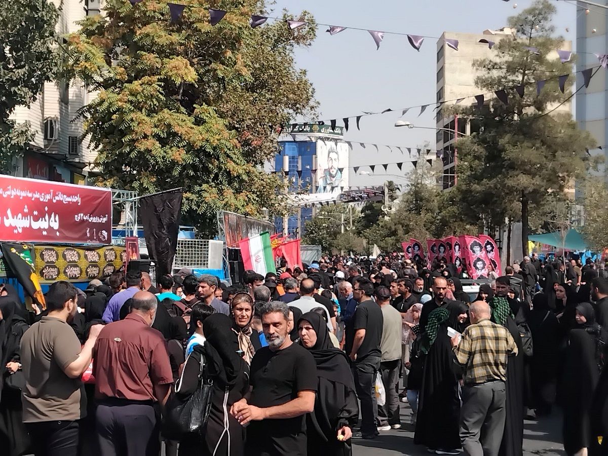 پیاده‌روی جاماندگان اربعین حسینی از مصلی تا میدان شهدای کرج