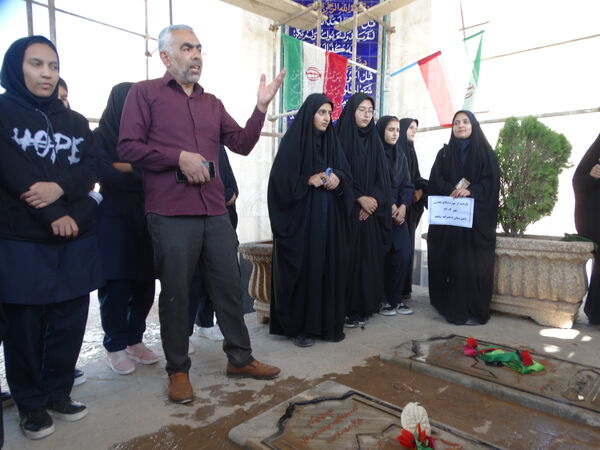 بازدید دانش‌آموزان از موزه دفاع مقدس شهرکرد