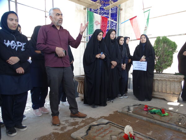 بازدید دانش‌آموزان از موزه دفاع مقدس شهرکرد