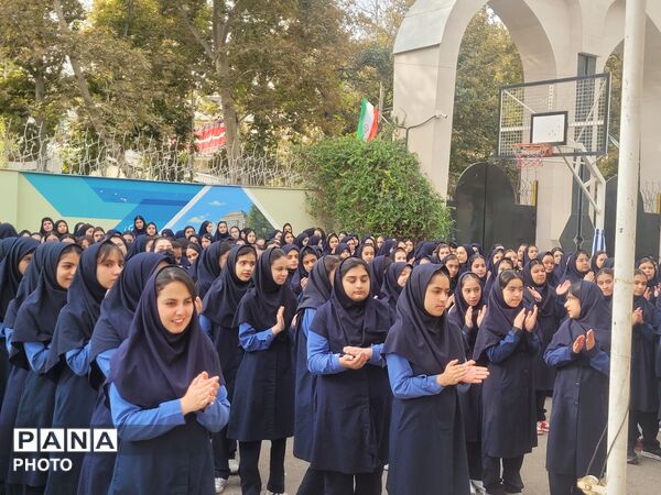 نمایشگاه هویت ایرانی در دبیرستان مصلی نژاد حضرت زهرا (س)