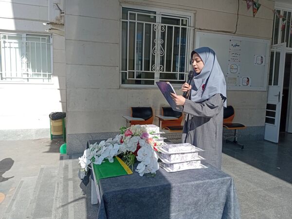 جشن دهه  فجر در دبستان مصلی نژاد حضرت زینب(س)