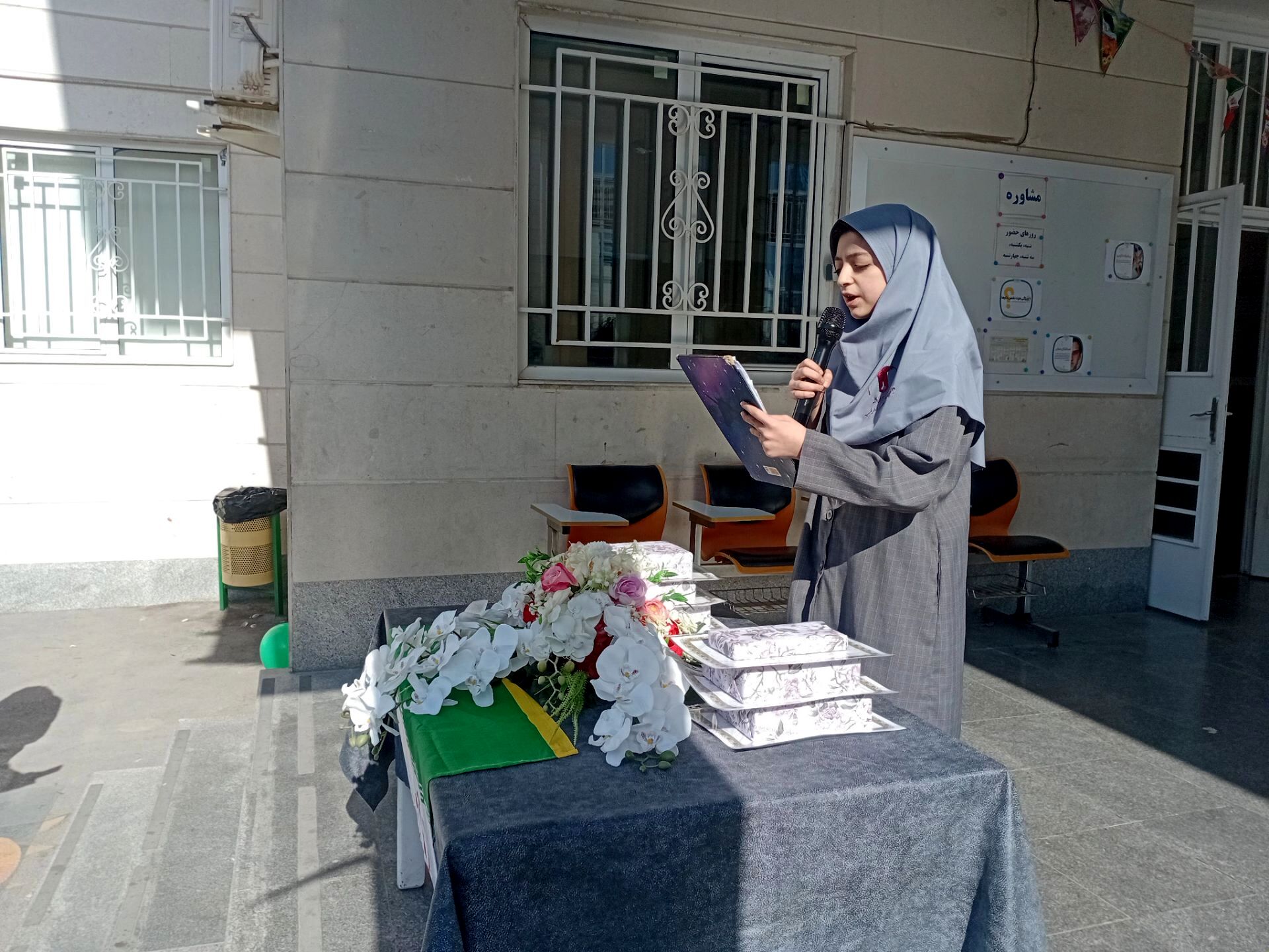 جشن دهه  فجر در دبستان مصلی نژاد حضرت زینب(س)