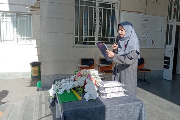 جشن دهه  فجر در دبستان مصلی نژاد حضرت زینب(س)