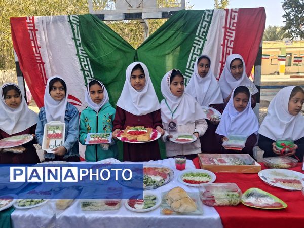 شور جشن ۲۲ بهمن در مدرسه مولوی فین؛ عطر شعر و نور ولایت در هم آمیخت