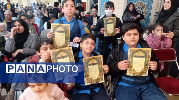  نمایشگاه آثار هنری دانش‌آموزان ناحیه یک یزد در جشنواره «فردا»